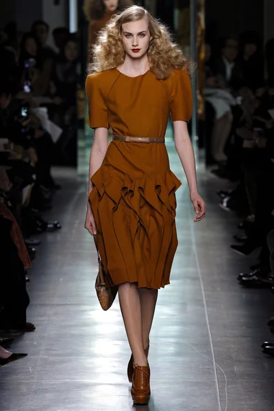 Look 12